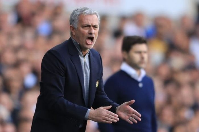 Reaksi manajer Manchester United, Jose Mourinho, dalam laga Premier League kontra Tottenham Hotspur di Stadion White Hart Lane, London, Inggris, pada 14 Mei 2017.