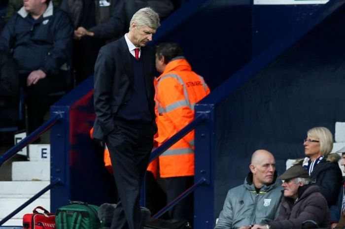 Ekspresi kekecewaan Manajer Arsenal, Arsene Wenger, seusai kekalahan 1-3 dari West Bromwich Albion di Stadion The Hawthorns, Sabtu (18/3/2017)