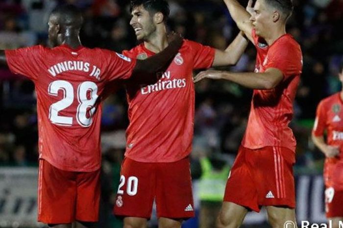  Vinicius Junior (kiri) ikut merayakan gol Real Madrid ke gawang UD Melilla dalam partai Copa del Rey di Melilla, 31 Oktober 2018. 