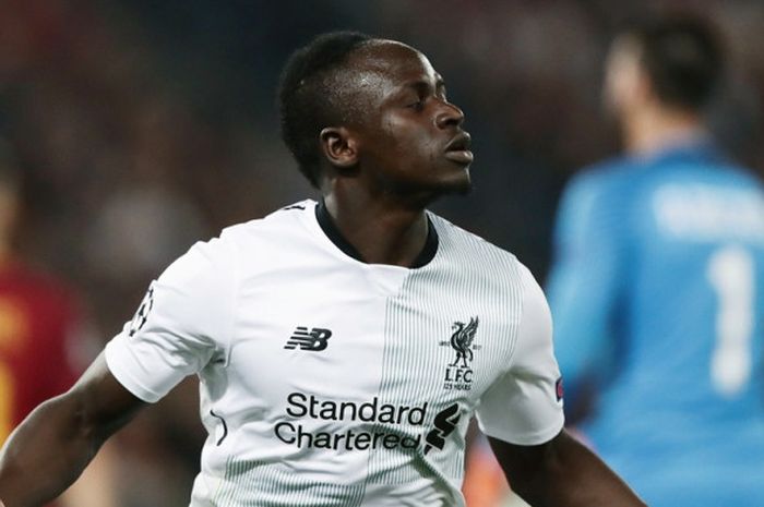    Pemain Liverpool FC, Sadio Mane, merayakan gol yang dicetak ke gawang AS Roma dalam laga leg kedua semifinal Liga Champions di Stadion Olimpico, Roma, Italia pada 2 Mei 2018.   