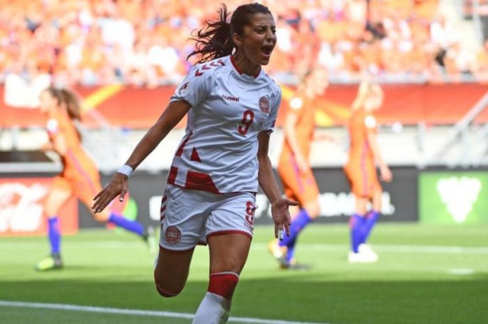 Aksi selebrasi gol Nadia Nadim untuk timnas wanita Denmark ke gawang Belanda dalam partai Piala Eropa Wanita 2017 di Enschede, Twente, 6 Agustus 2017.