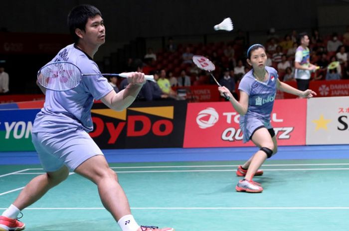 Pasangan ganda campuran Indonesia, Praveen Jordan/Debby Susanto, saat menjalani laga melawan Wang Chi-Lin/Lee Chia Hsin (Taiwan) pada perempat final turnamen Jepang Terbuka di Tokyo Metropolitan Gymnasium, Jumat (22/9/2017). Praveen/Debby menang dengan skor 18-21, 21-18, 21-16.