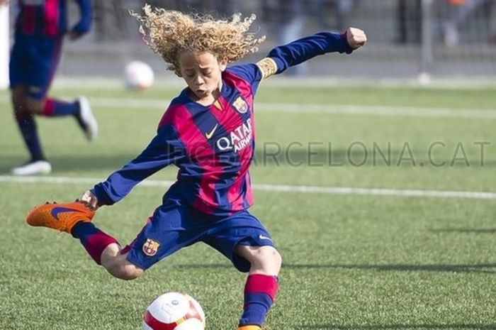 Xavi SImons, boch ajaib milik Barcelona yang diincar Chelsea.