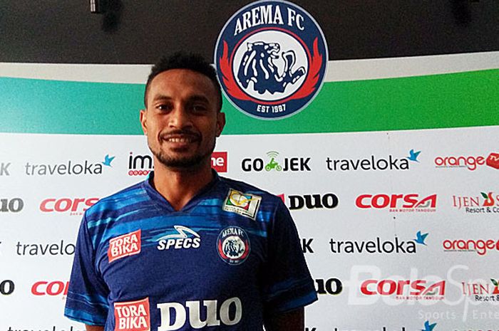 Bek anyar Arema FC, Marco Markus Kabiay, saat ada di kantor Arema FC Jalan Kertanegara no 7 Kota Malang pada (12/8/2017).