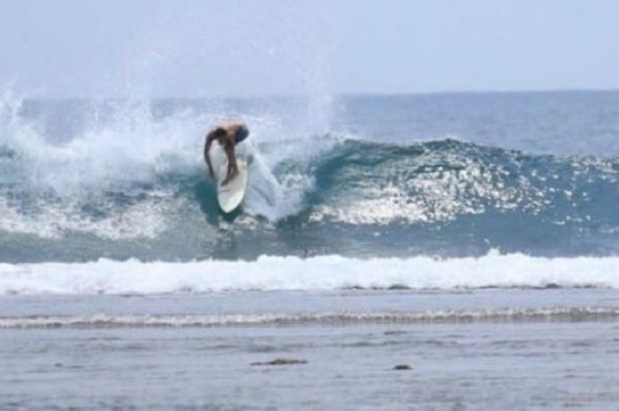 Peselancar Seluruh Dunia Menobatkan Pantai Tanjung Setia