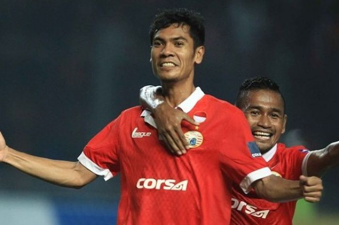Selebrasi gelandang Persija, Ade Jantra, seusai mencetak gol ke gawang PS TNI di Stadion Utama Gelora Bung Karno (SUGBK), Jumat (10/6/2016).