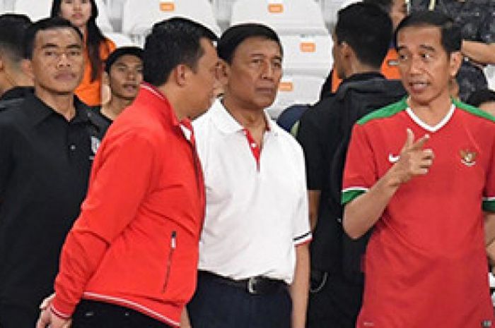  Presiden Jokowi, Menpora Imam Nahrawi dan Ketua PBSI, Wiranto hadir di final Piala Presiden 2018   