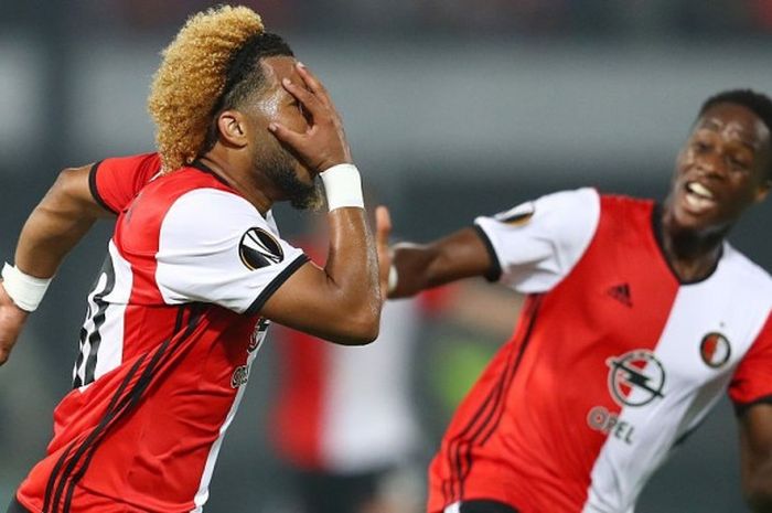 Selebrasi gelandang Feyenoord Rotterdam, Tonny Trinidade de Vilhena (kiri) usai sukses mencetak gol ke gawang Manchester United dalam pertandingan matchday 1 Grup A Liga Europa di Stadion Feijenoord, Rotterdam, Belanda, pada Kamis (15/9/2016).