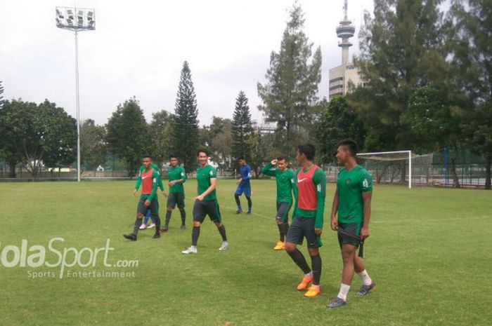 Timnas U-23 Indonesia menjalani pemusatan latihan (TC) ketiga di Lapangan ABC, Senayan, Jakarta, Sabtu (17/3/2018).