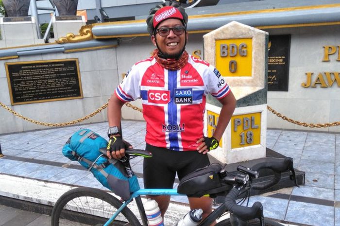 Septiyadi, suporter PSS Sleman yang rela bersepeda dari Sleman ke Bogor untuk mendukung tim kebanggaannya dalam partai final Liga 2 2018.