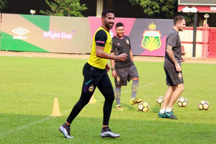 Penyerang Bhayangkara FC Elio Bruno Teixeira Martins alias Elio Martins pada sesi latihan di Stadion PTIK, Jakarta, Rabu (18/7/2018).