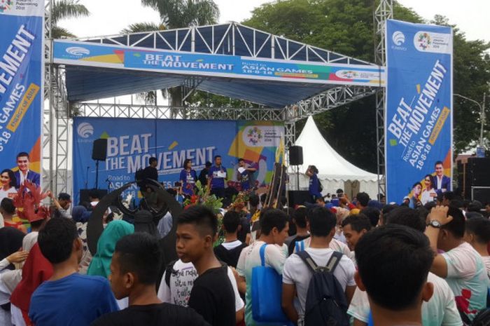 Lebih dari 500 anak muda Palembang melakukan aksi #DukungBersama dalam acara bertajuk Beat The Movement yang diselanggarakan bersamaan dengan kegiatan  Car Free Day di Kambang Iwak tanggal 3 Desember 2017 pukul 06.00-10.00.