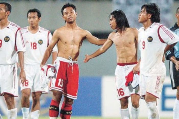 Para pemain tim nasional Indonesia di Piala AFF 2004.