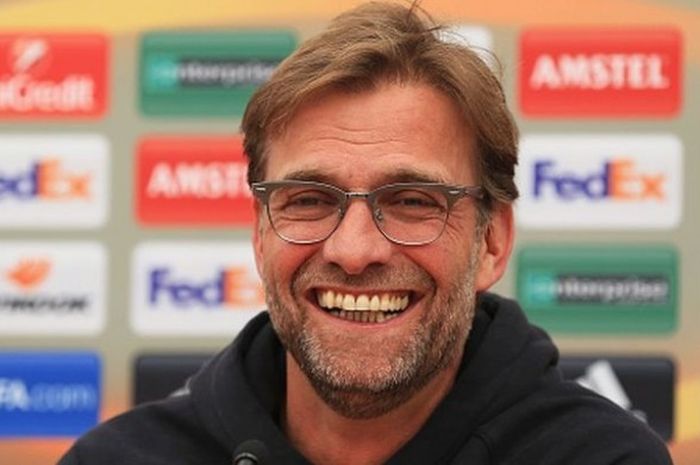 Manajer Liverpool FC, Juergen Klopp, menghadiri konferensi pers jelang laga leg kedua semifinal Liga Europa kontra Villarreal di Melwood Training Ground, Liverpool, Inggris, 4 Mei 2016.