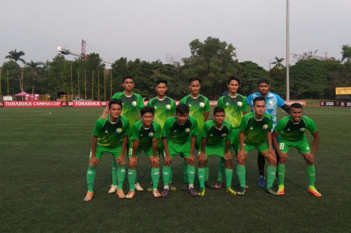 PS Perbanas yang diperkuat eks kiper Persija Jakarta, Adixi Lenzivio, berlaga di laga final regional Jakarta turnamen antar mahasiswa melawan Universitas Islam Negeri Syarif Hidayatullah Jakarta, di Stadion Universitas Indonesia, Rabu (20/9/2017).