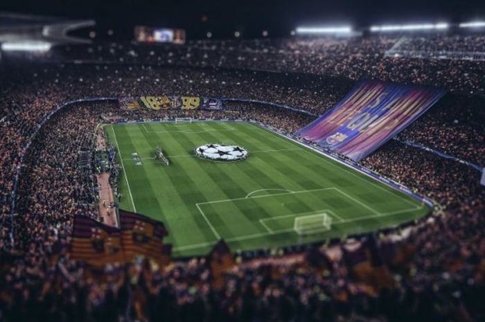 Pemandangan seisi Stadion Camp Nou, markas Barcelona, menjelang sepak mula duel babak 16 besar Liga Champions lawan Paris Saint-Germain, 8 Maret 2017.