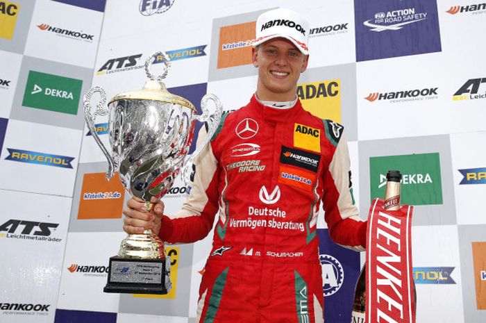 Mick Schumacher meraih tiga kemenangan pada tiga balapan pada ajang F3 di Sirkuit Nuerburgring, Jerman, Sabtu (8/9) dan Minggu.