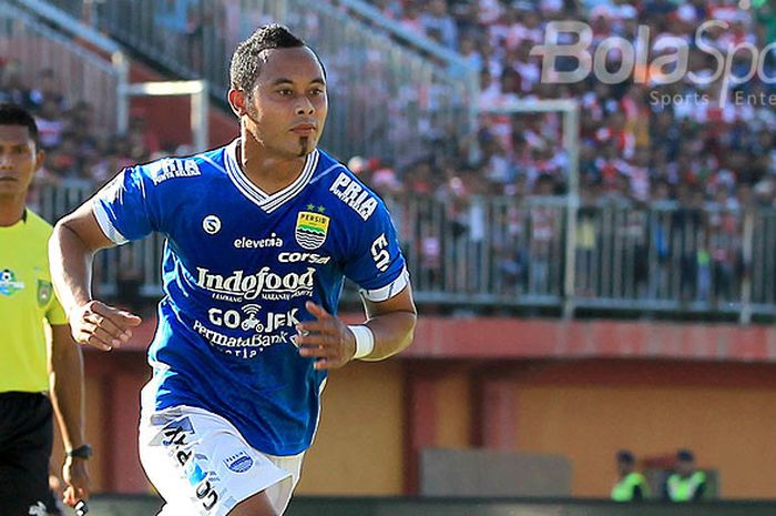  Gelandang Persib Bandung, Atep, saat tampil melawan Madura United pada pekan ketujuh Liga 1 2018 di