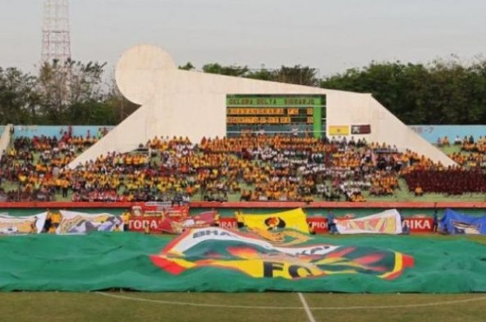 Peresmian identitas baru Bhayangkara FC dengan seremoni berupa bendera raksasa di Stadion Gelora Delta, Sidoarjo, Sabtu (10/9/2016) petang. 