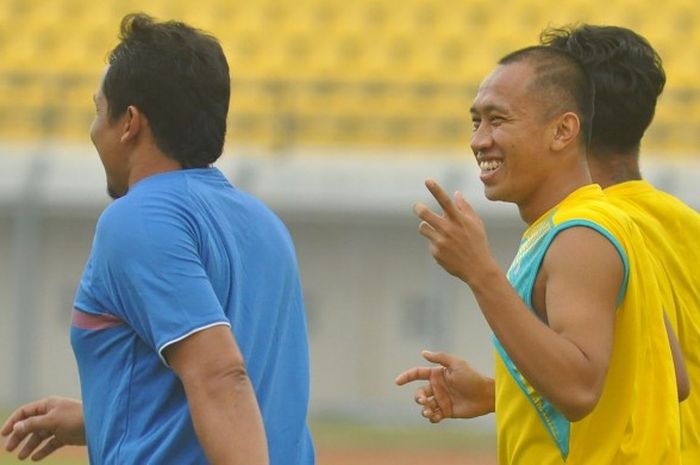Antony Putro Nugroho saat bersama tim Arema menjajal Stadion Si Jalak Harupat Bandung pada 26 Agustus 2016