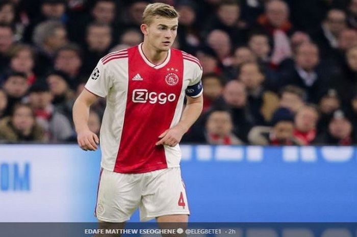 Bek tengah Ajax Amsterdam, Matthijs de Ligt jadi incaran Juventus dan FC Barcelona.