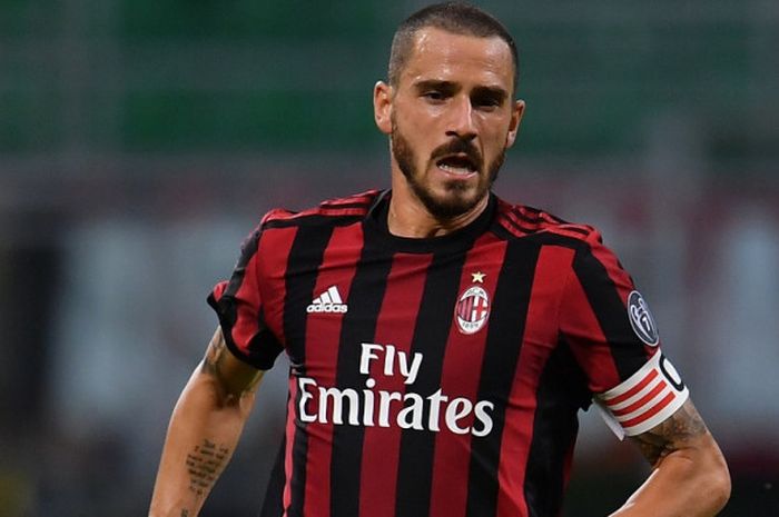 Aksi kapten AC Milan, Leonardo Bonucci, dalam partai Liga Italia lawan SPAL di San Siro, Milan, 20 September 2017.  