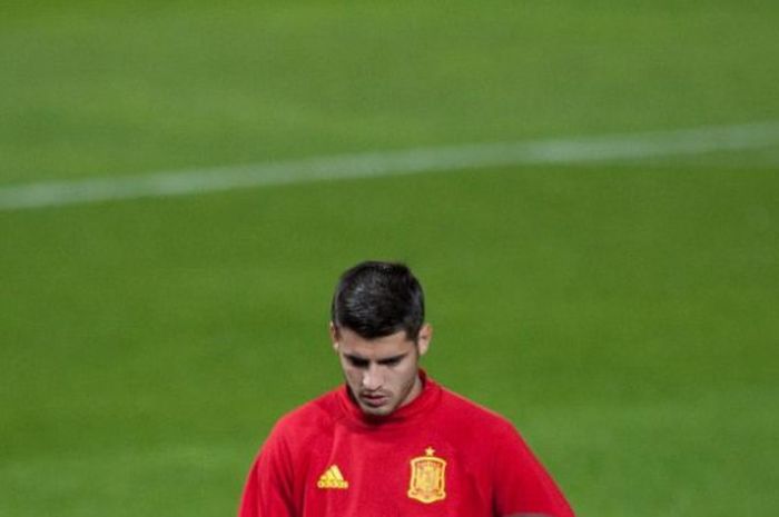 Alvaro Morata saat melakoni sesi latihan timnas Spanyol di Los Carmenes, Granada, 11 November 2016, sebagai persiapan jelang duel Kualifikasi Piala Dunia 2018 kontra Makedonia.