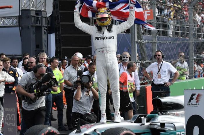 Lewis Hamilton memastikan diri sebagai juara dunia Formula 1 musim balap 2017 setelah finis ke-9 di GP Meksiko, Minggu (29/10/2017). 