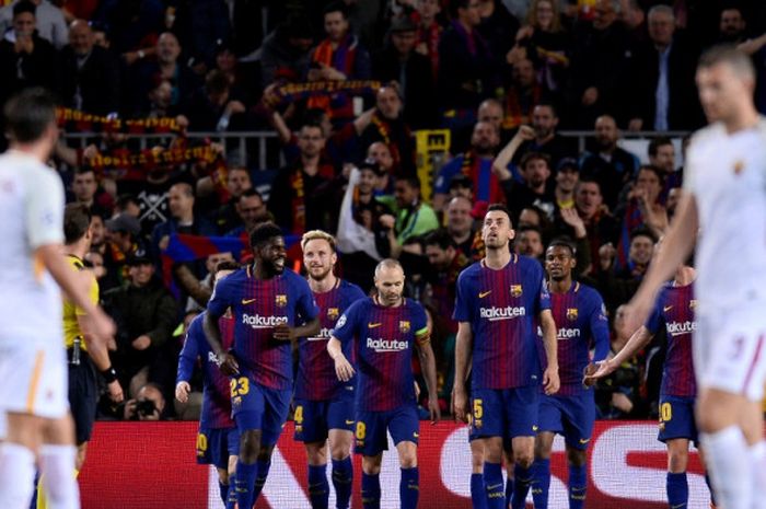 Para pemain FC Barcelona merayakan gol yang dicetak ke gawang AS Roma dalam laga leg pertama perempat final Liga Champions di Stadion Camp Nou, Barcelona, Spanyol pada 4 April 2018.