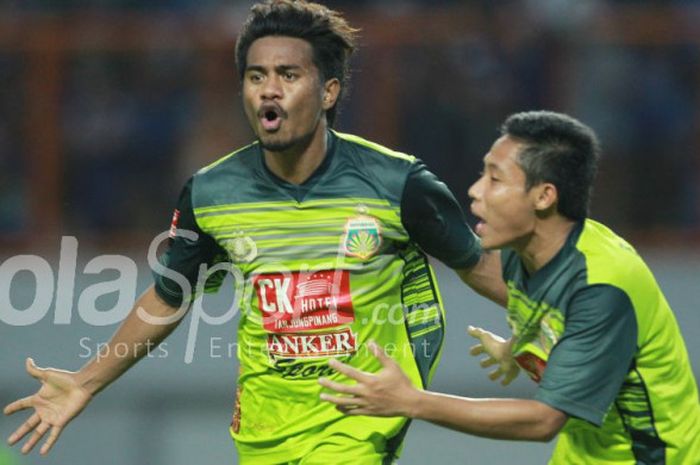 Pemain Bhayangkara FC, Ilham Udin dan Evan Dimas, saat berlaga di Liga 1 2017.