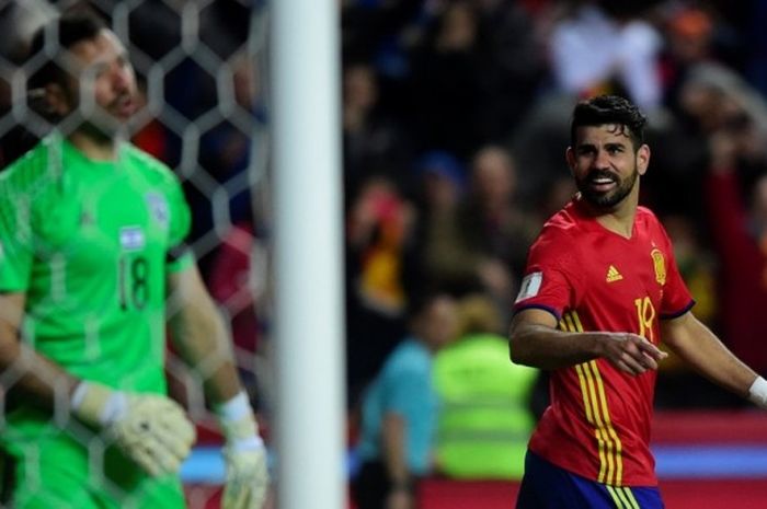 Penyerang Spanyol, Diego Costa (kanan), merayakan gol yang dia cetak ke gawang Israel dalam laga Grup G Kualifikasi Piala Dunia 2018 zona Eropa di Stadion El Molinon, Gijon, Spanyol, pada 24 Maret 2017.