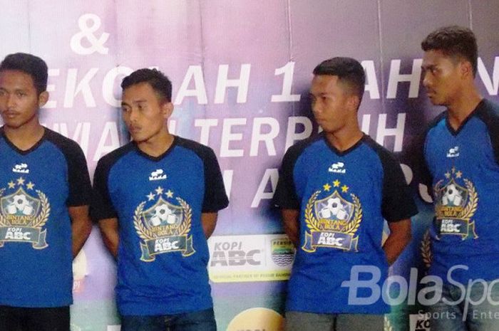 Empat pemain yang terpilih masuk Diklat Persib dari ajang Bintang Bola Kopi ABC 2017, Rian, Muhammad Ridwan, Rahmat Hidayat ,dan Muhammad Nanda.