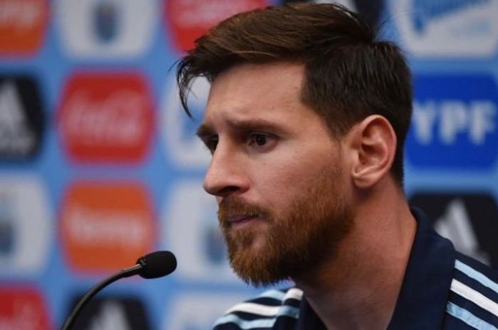 Kapten Argentina, Lionel Messi, menghadiri konferensi pers di East Rutherford, New Jersey, Amerika Serikat, 24 Juni 2016.