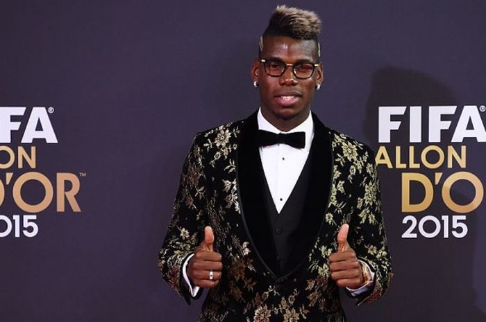 Paul Pogba saat menghadiri gala Ballon d'Or 2015 di Zurich, Swiss, pada 11 Januari 2016.