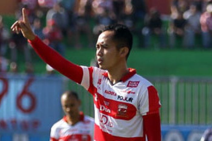 Ekspresi Slamet Nurcahyono (Madura United) dalam pertandingan melawan Persela Lamongan.