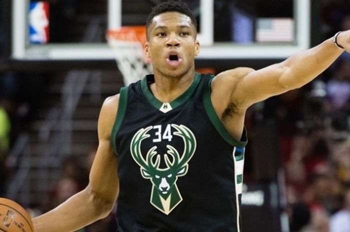 Pemain andalan Milwaukee Bucks, Giannis Antetokounmpo, saat menjalani pertandingan melawan Cleveland