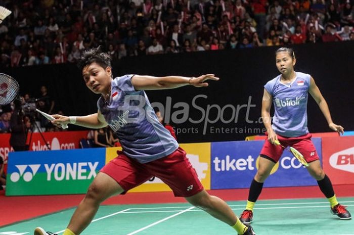 Pasangan ganda putri Indonesia, Greysia Polii/Apriyani Rahayu, dalam laga final Indonesia Masters 2018 di Istora Senayan, Jakarta, Minggu (28/1/2018).