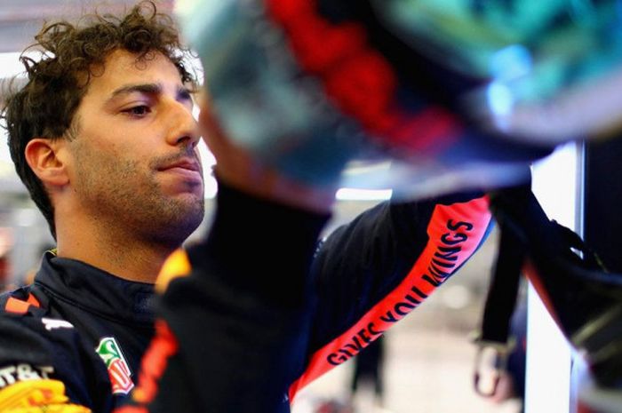 Pebalap Red Bull Racing F1, Daniel Ricciardo, saat berada di GP Bahrain, Minggu (8/4/2018)