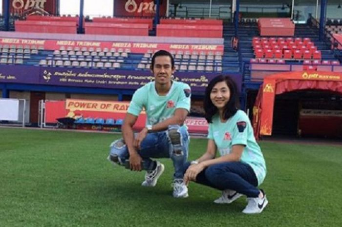 Ryuji Utomo berada di Stadion PTT, markas klubnya, PTT Rayong.