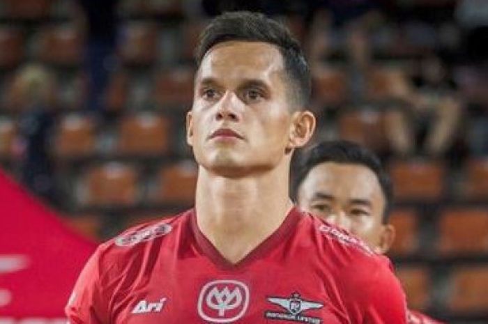 Bek Bangkok United, Mika Chunuonsee.