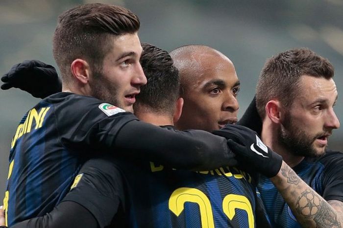 Para pemain Inter Milan merayakan gol yang dicetak ke gawang Pescara dalam laga Serie A di Stadion Giuseppe Meazza, Milan, Italia, 28 Januari 2017.