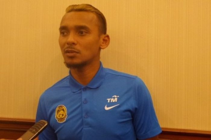 Penyerang sekaligus kapten timnas Malaysia, Amri Yahyah memberikan keterangan terkait laga timnya kontra Indonesia di Hotel Lor In, Solo, Senin (5/9/2016) sore. 