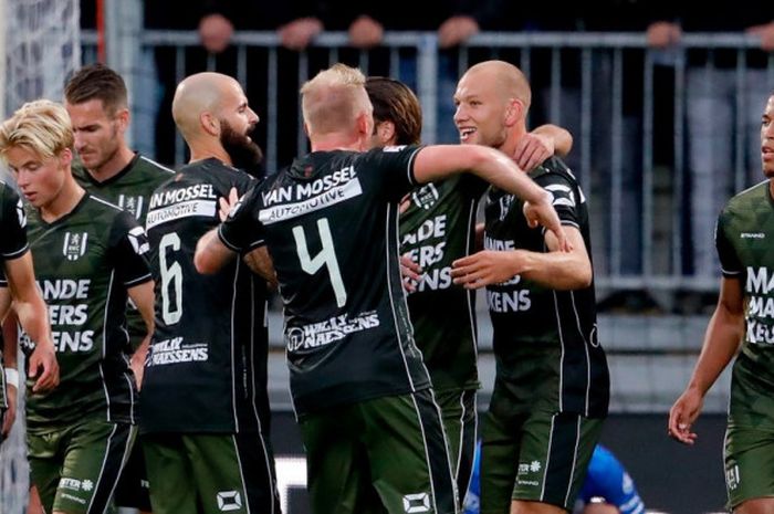 Suka cita pemain RKC Waalwijk merayakan gol kemenangan atas FC Den Bosch pada laga pekan kedua Eerste Divisie 2018-2019 di Stadion De Vlier, 24 Agustus 2018. 