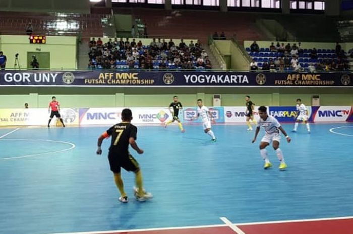 Aksi kapten timnas futsal Malaysia, M Khairul Effendy (7) saat menghadapi timnas futsal Kamboja pada