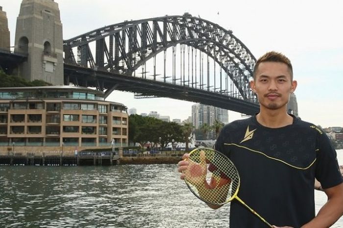 Pebulu tangkis China, Lin Dan Berpose dalam acara Media Call jelang Australia Terbuka Superseries di Campbells Cove, The Rocks, Sydney, Mei 2015.