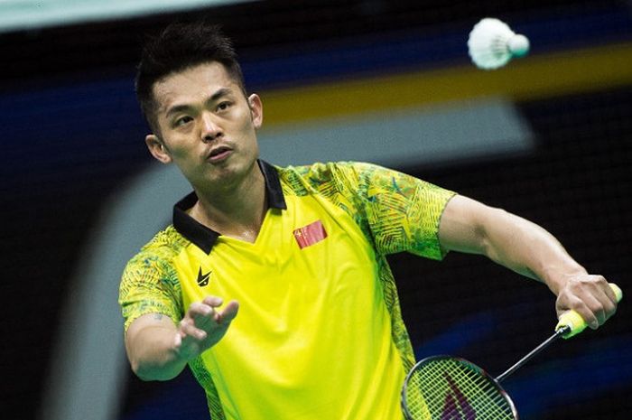 Pebulu tangkis tunggal putra China, Lin Dan, saat menjalani laga babak pertama Kejuaraan Asia 2018, 