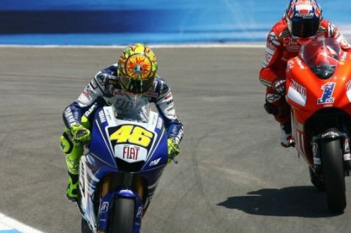 Valentino Rossi dan Casey Stoner saat balapan di Laguna Seca, Amerika tahun 2008