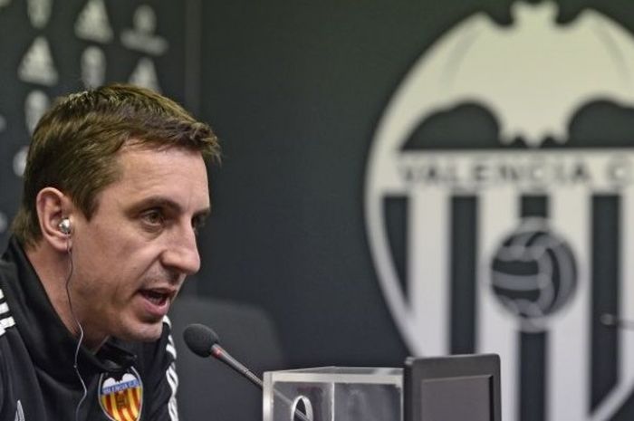 Gary Neville berbicara dalam konferensi pers saat masih menjabat sebagai pelatih Valencia di Sports City, Valencia, 2 Februari 2016.