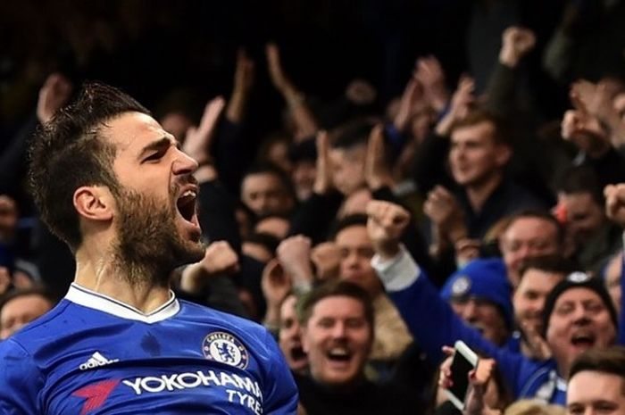 Francesc Fabregas merayakan gol Chelsea ke gawang  Swansea City pada partai lanjutan Premier League di Stadion Stamford Bridge, London, Sabtu (25/2/2017).