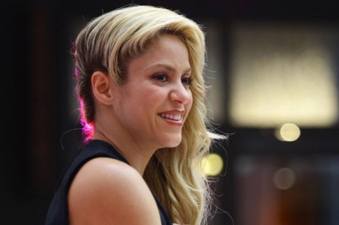 Penyanyi asal Kolombia, Shakira, memperkenalkan parfum barunya, Dance, di Santiago, Cile, 5 Desember 2016.